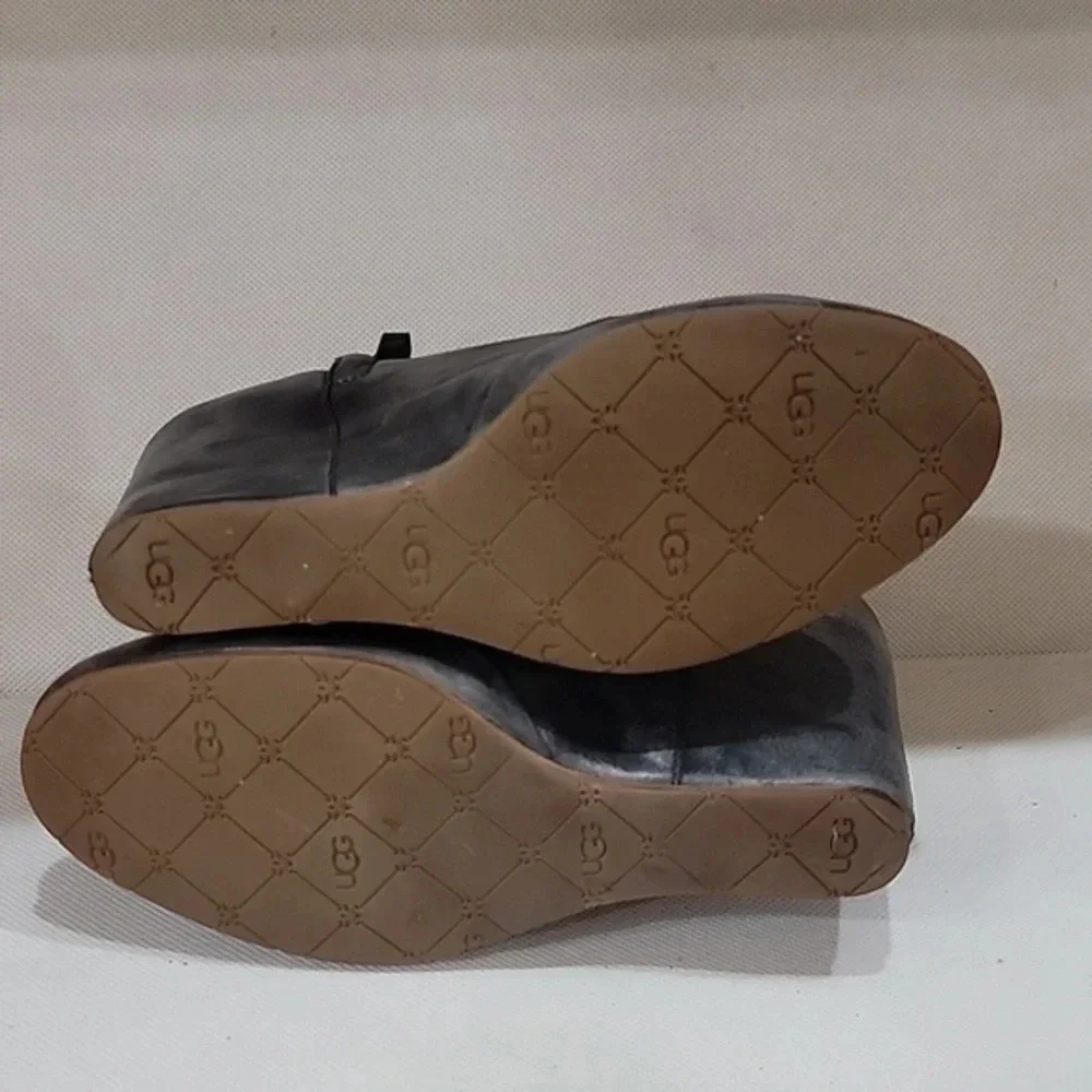 UGG LEATHER BOOTIES‎ ANKLE BOOTS (sz 9)